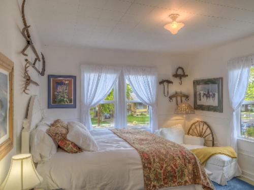 在meiguo.com看到的Crooked River Inn的介绍图片