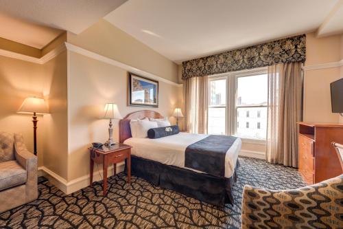 Gaslamp Plaza Suites near San Diego Convention Center Gaslamp Plaza Suites near San Diego Convention Center