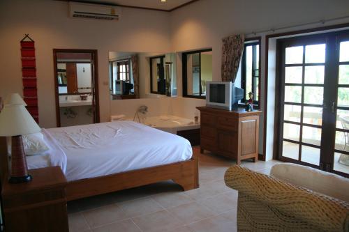 Long Beach Inn in Prachuap Khiri Khan Long Beach Inn in Prachuap Khiri Khan