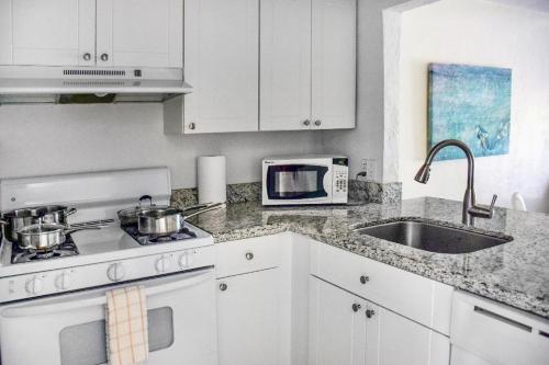 Suites at Coral Resorts in Key Biscayne (FL) Suites at Coral Resorts in Key Biscayne (FL)