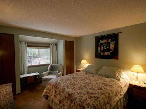 This photo about Apartment 80SW Deluxe Condo near Mt. Baker shared on HyHotel.com