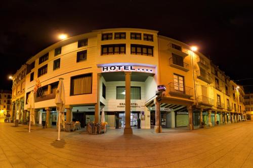 Entré, Gran Hotel Ciudad de Barbastro in Barbastro Entré, Gran Hotel Ciudad de Barbastro in Barbastro