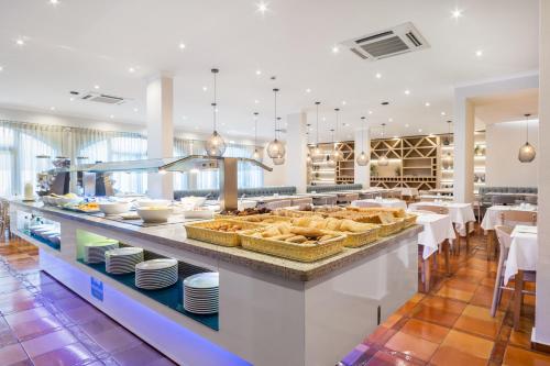 อาหารและเครื่องดื่ม, Hotel Mirachoro Praia in คาวีโร อาหารและเครื่องดื่ม, Hotel Mirachoro Praia in คาวีโร