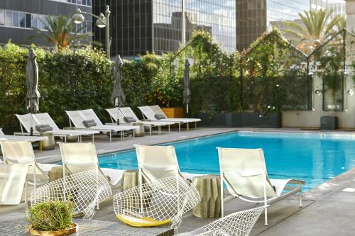 수영장, 더 라인 호텔 (The LINE Hotel) in 로스앤젤레스 (CA) 수영장, 더 라인 호텔 (The LINE Hotel) in 로스앤젤레스 (CA)