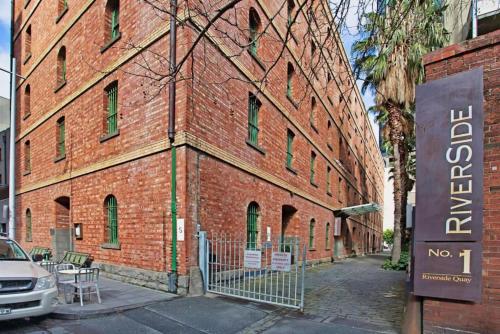 Ultra-chic Top Floor New York Style Loft Apartment