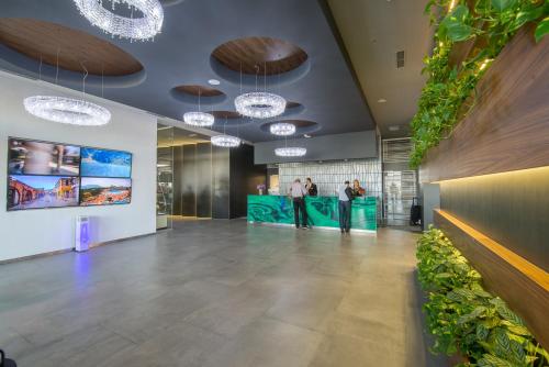 Előcsarnok, Hotel Hills Sarajevo Congress & Thermal Spa Resort in Szarajevó Előcsarnok, Hotel Hills Sarajevo Congress & Thermal Spa Resort in Szarajevó