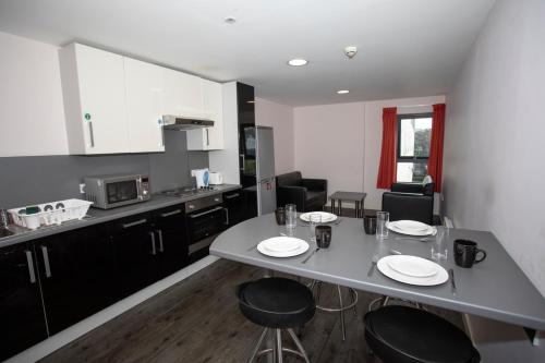 Kitchen, Beaverbank Place - Campus Residence in Broughton Kitchen, Beaverbank Place - Campus Residence in Broughton
