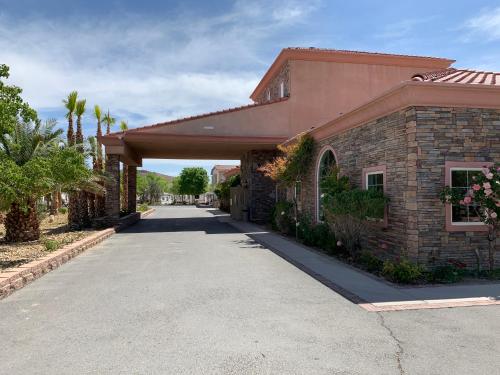 Bejárat, Death Valley Inn in Beatty Bejárat, Death Valley Inn in Beatty