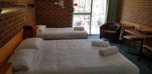 Guestroom, Corowa Golf Club Motel in Corowa Guestroom, Corowa Golf Club Motel in Corowa