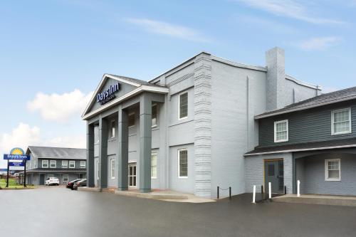 ทางเข้า, เดย์ อินน์ บาย วินด์แฮม เซนต์จอห์น (Days Inn by Wyndham Saint John) in เซนต์จอห์น (NB) ทางเข้า, เดย์ อินน์ บาย วินด์แฮม เซนต์จอห์น (Days Inn by Wyndham Saint John) in เซนต์จอห์น (NB)