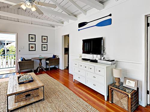 在meiguo.com看到的Balboa Island Charmer Townhouse的介绍图片