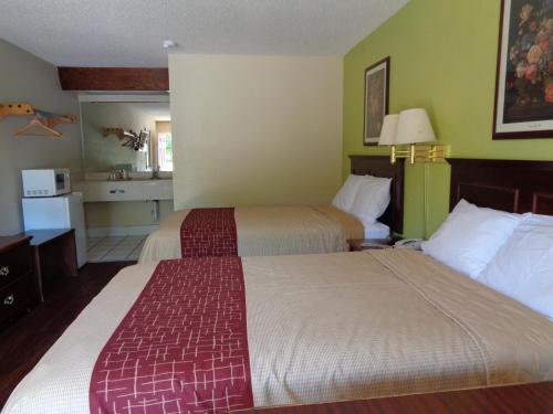 This photo about Travelers Inn shared on HyHotel.com