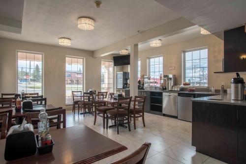 Essen und Erfrischungen, Ramada by Wyndham 100 Mile House in 100 Mile House (BC) Essen und Erfrischungen, Ramada by Wyndham 100 Mile House in 100 Mile House (BC)