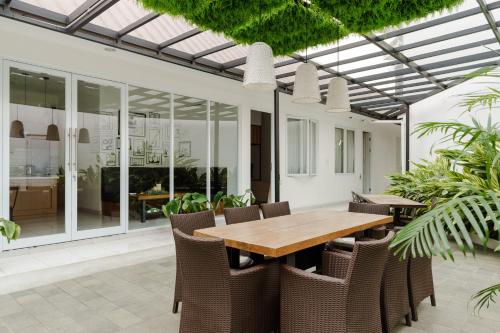 RedDoorz Plus near Exit Toll Puncak 2 in Ciawi RedDoorz Plus near Exit Toll Puncak 2 in Ciawi