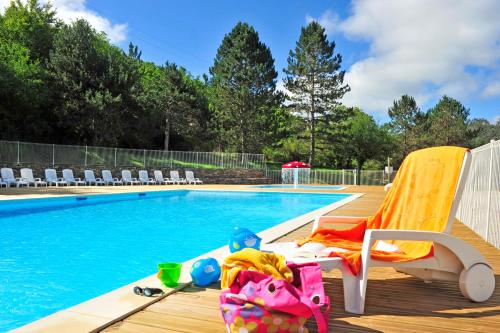 Swimming pool, Residence Goelia Les Cottages du Lac in La Cassagne Swimming pool, Residence Goelia Les Cottages du Lac in La Cassagne