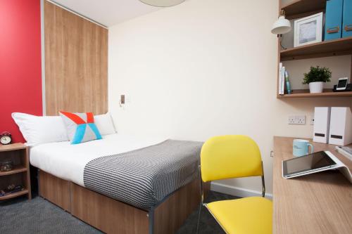 Hotel Modern ensuite student ONLY rooms in Bath