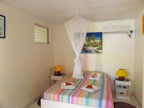 Guestroom, Residence Cassin Nicol in Terre-de-Haut Guestroom, Residence Cassin Nicol in Terre-de-Haut