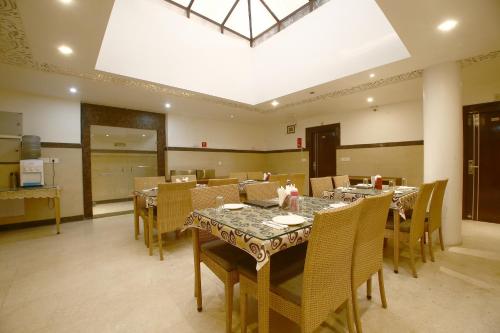 Restoran, Diamond Plaza Hotel in Chandigarh Restoran, Diamond Plaza Hotel in Chandigarh