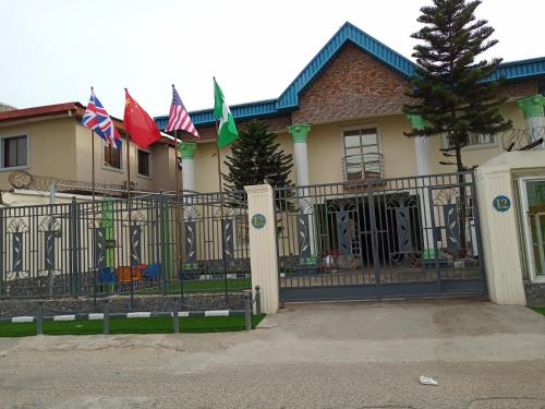 This photo about 100% Hotel & Suites shared on HyHotel.com