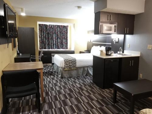 Microtel Inn & Suites by Wyndham Riverside - image 2