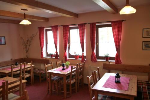 共用Lounge/電視區, 施內貝格公寓 (Schneeberg Apartmany) in 博日達爾 共用Lounge/電視區, 施內貝格公寓 (Schneeberg Apartmany) in 博日達爾