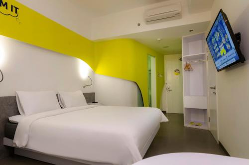 YELLO Hotel Jemursari near Rumah Sakit Premier Surabaya YELLO Hotel Jemursari near Rumah Sakit Premier Surabaya