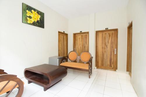 This photo about Airy Syariah Sleman Jembatan Merah 104 Yogyakarta shared on HyHotel.com