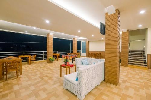 gedeelde lounge/tv-ruimte, Caroline Guest House in Canggu gedeelde lounge/tv-ruimte, Caroline Guest House in Canggu