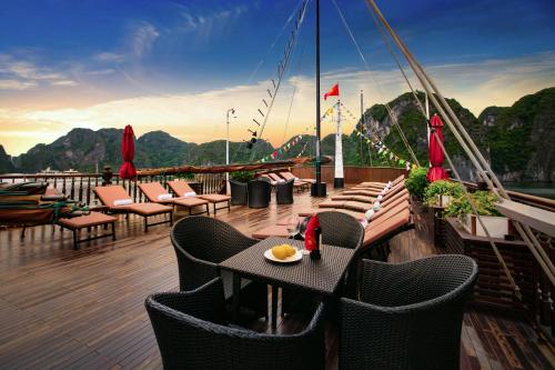 Alisa Premier Cruise in Hạ Long Alisa Premier Cruise in Hạ Long