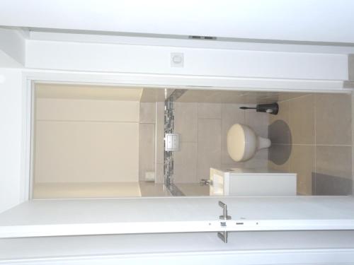 Bathroom, Gite Parislande proche de Disneyland reserve exclusivement aux familles avec enfants in Suresnes Bathroom, Gite Parislande proche de Disneyland reserve exclusivement aux familles avec enfants in Suresnes