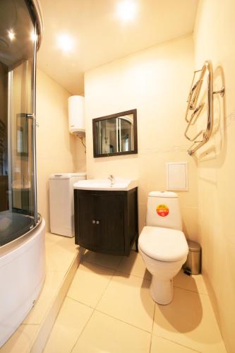 Bathroom, Kvartirkino-2 Apartments in Rostov On Don Bathroom, Kvartirkino-2 Apartments in Rostov On Don