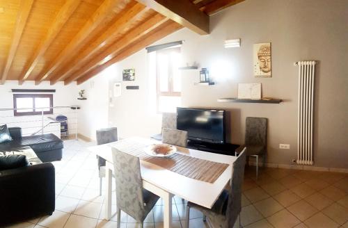 This photo about Verona apartment shared on HyHotel.com