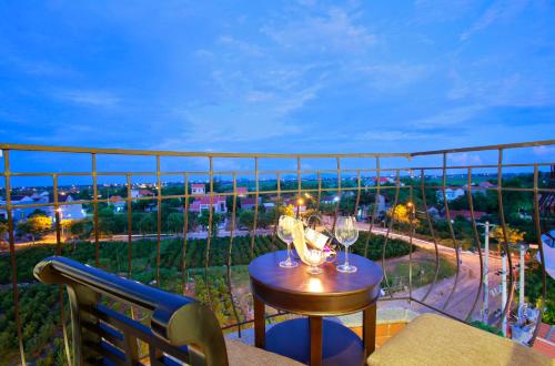 Balcony/terrace, Hoi An Sincerity Hotel and Spa in Cam Chau Balcony/terrace, Hoi An Sincerity Hotel and Spa in Cam Chau