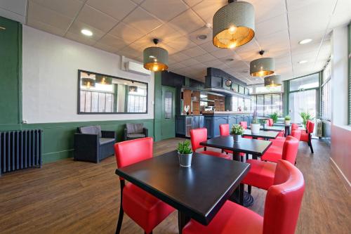 Pub/Lounge, Contact Hôtel de la Gare et son restaurant Côte à Côte (Contact Hotel de la Gare et son restaurant Cote a Cote) in Autun Pub/Lounge, Contact Hôtel de la Gare et son restaurant Côte à Côte (Contact Hotel de la Gare et son restaurant Cote a Cote) in Autun