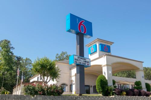 This photo about Motel 6 Tyler shared on HyHotel.com