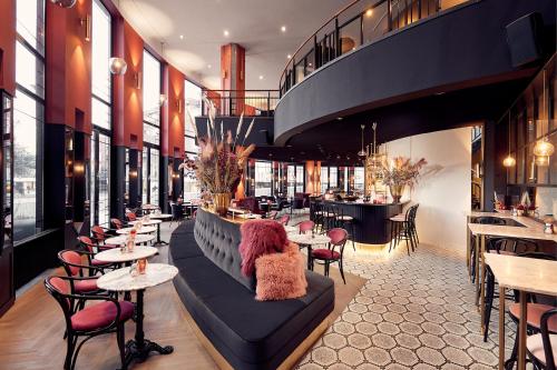 ห้องอาหาร, ฟาน เดอร์ ฟาล์ก เธียร์เตอร์โฮเทล เด โอรานเจรี (Van der Valk TheaterHotel De Oranjerie) in เรอมอนด์ ห้องอาหาร, ฟาน เดอร์ ฟาล์ก เธียร์เตอร์โฮเทล เด โอรานเจรี (Van der Valk TheaterHotel De Oranjerie) in เรอมอนด์