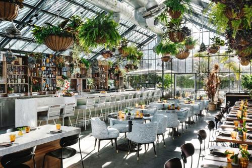 F&B, 더 라인 호텔 (The LINE Hotel) in 로스앤젤레스 (CA) F&B, 더 라인 호텔 (The LINE Hotel) in 로스앤젤레스 (CA)