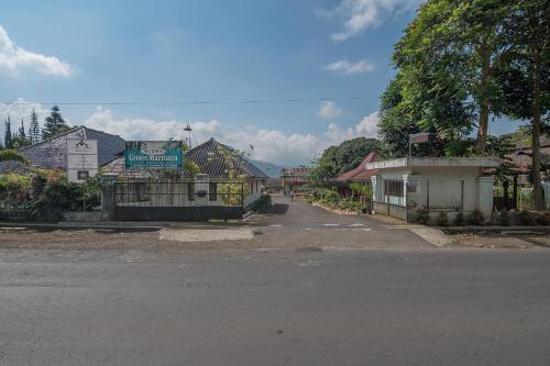 Exterior view, RedDoorz @ Maribaya Street 2 near BBPP Lembang Exterior view, RedDoorz @ Maribaya Street 2 near BBPP Lembang