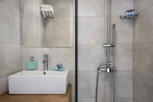 Naiades Marina Hotel in อาจิโอส นิโคลาออส Naiades Marina Hotel in อาจิโอส นิโคลาออส