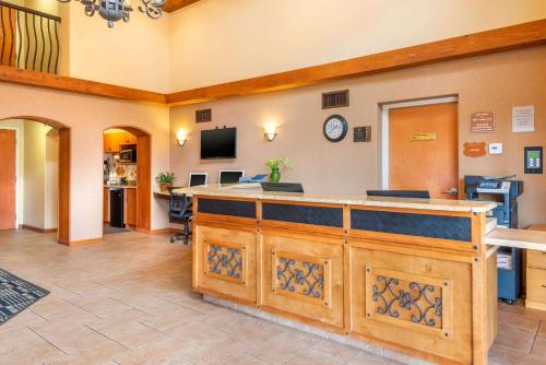 Lobby, Clarion Inn Ormond Beach at Destination Daytona in Ormond Beach Lobby, Clarion Inn Ormond Beach at Destination Daytona in Ormond Beach