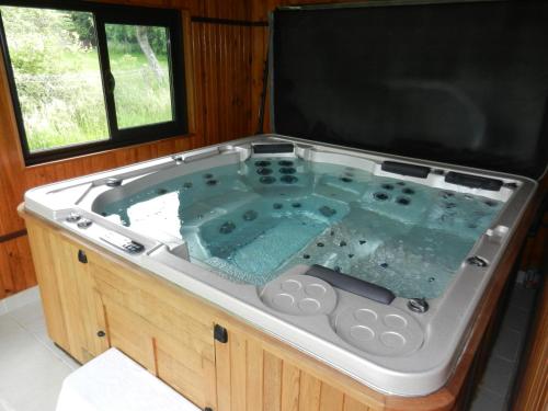 Hot tub, Les Roulottes de la Risle in Brionne Hot tub, Les Roulottes de la Risle in Brionne