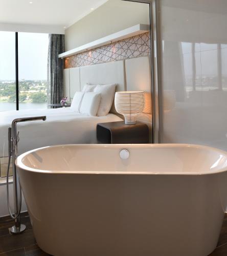 Bathroom, Hotel Pullman Abidjan in Abidjan Bathroom, Hotel Pullman Abidjan in Abidjan