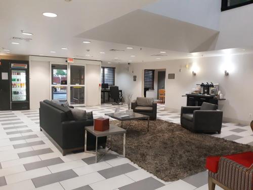 Lobby, Country Inn & Suites by Radisson, DFW Airport South, TX in Irving Lobby, Country Inn & Suites by Radisson, DFW Airport South, TX in Irving