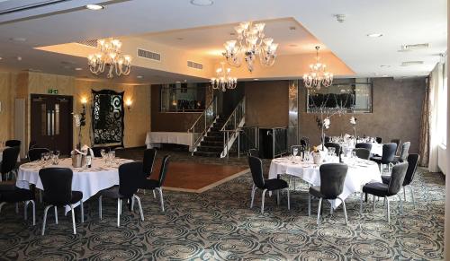 Banquet hall, The Pinewood Hotel in Slough Banquet hall, The Pinewood Hotel in Slough