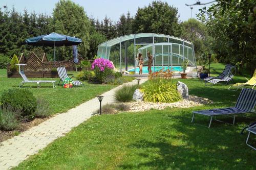 Piscina, Hotel Garni Thermenoase in Bad Blumau Piscina, Hotel Garni Thermenoase in Bad Blumau