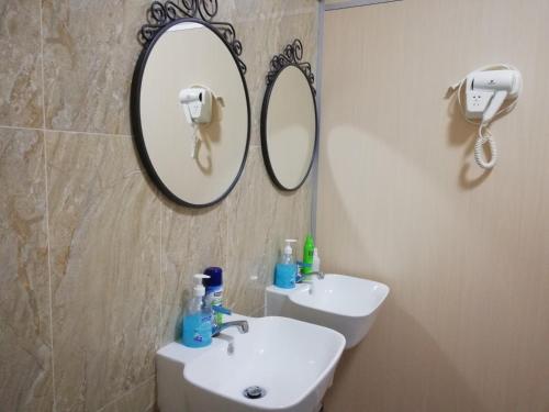 Bathroom, CapsulePod@Aljunied in Geylang Bathroom, CapsulePod@Aljunied in Geylang
