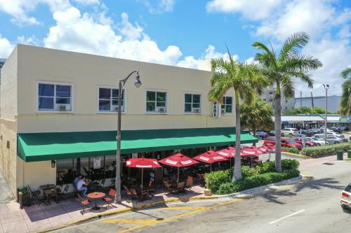 Esterno, Miami Beach Suites & Bar in Miami Beach (FL) Esterno, Miami Beach Suites & Bar in Miami Beach (FL)