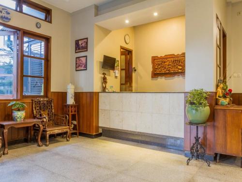 Előcsarnok, RedDoorz near Simpang Dago 2 in Sekeloa Előcsarnok, RedDoorz near Simpang Dago 2 in Sekeloa