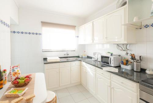 The Yellow House Cascais in ไบร์โร ดา อัสซุนเชา The Yellow House Cascais in ไบร์โร ดา อัสซุนเชา