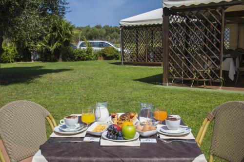 Food and beverages, Villa Barbarina Nature Resort in Alghero Food and beverages, Villa Barbarina Nature Resort in Alghero